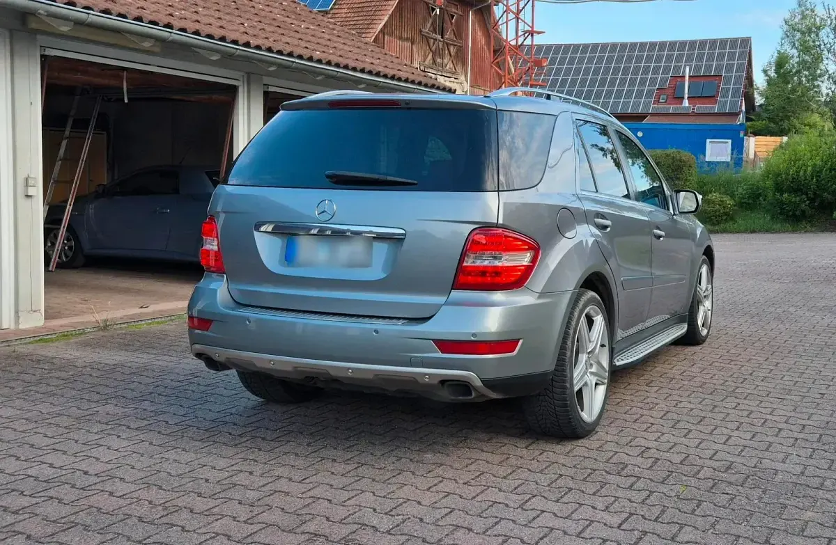Gebraucht Mercedes ML350 224 PS (164 kW) 2010 Silber SUV
