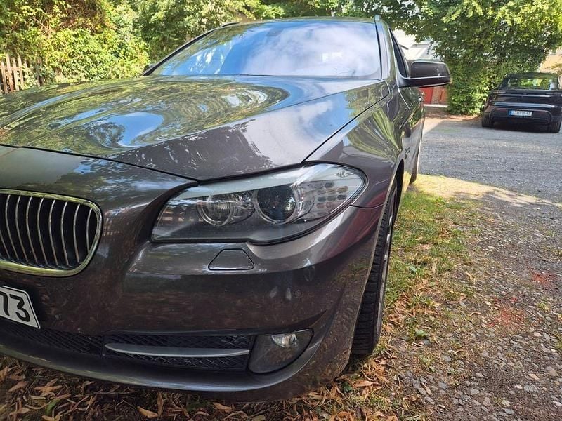 Braun Gebraucht 2011 BMW 525 Kombi | 8.700 € (Superpreis) - Bild 1/4