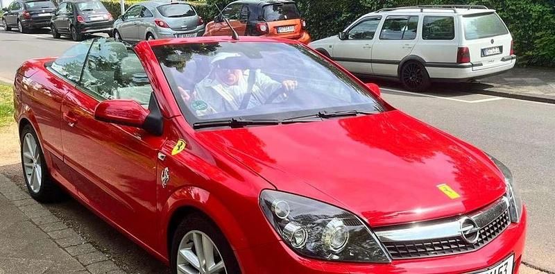 Rot Gebraucht 2007 Opel Astra Cabriolet Cosmo Cabrio | 4.500 € (Fairer Preis) - Bild 1/3