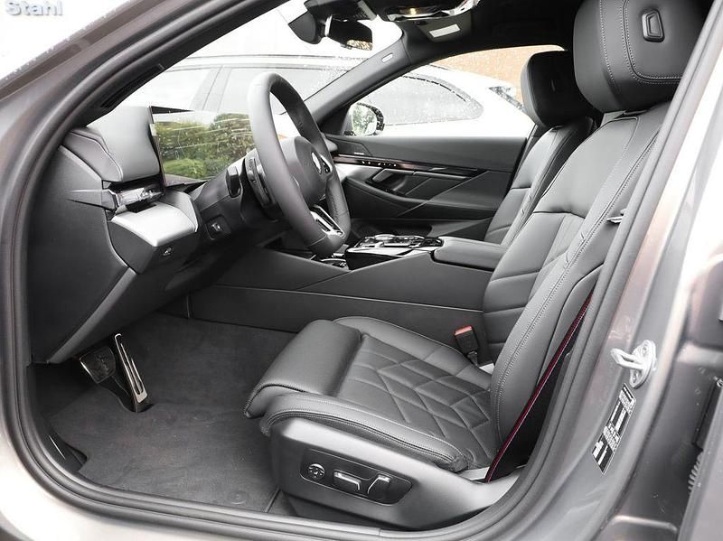 Gebraucht BMW 520 Performance 197 PS (144 kW) 2025 Grau Kombi