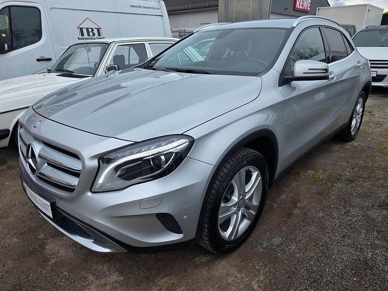 Gebraucht Mercedes GLA200 156 PS (114 kW) 2016 Silber SUV