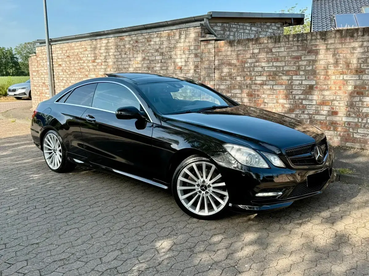 Gebraucht Mercedes E500 AMG 388 PS (285 kW) 2009 Schwarz Coupé