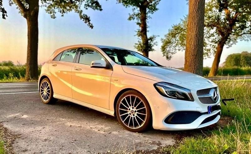 Weiß Gebraucht 2018 Mercedes A180 AMG Limousine | 15.900 € (Superpreis) - Bild 1/4