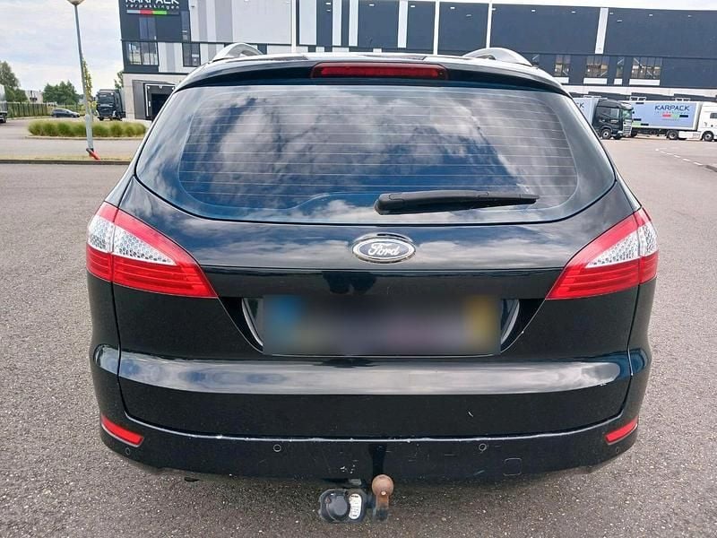 Gebraucht Ford Mondeo 145 PS (106 kW) 2010 Schwarz Kleinwagen