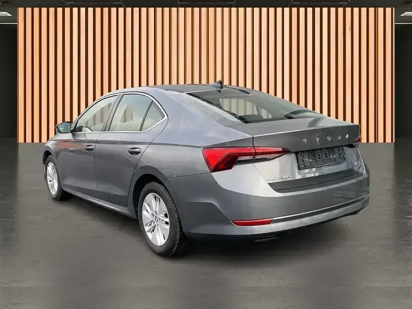 Gebraucht Skoda Octavia Ambition 110 PS (80 kW) 2023 Grau (metallic) Limousine