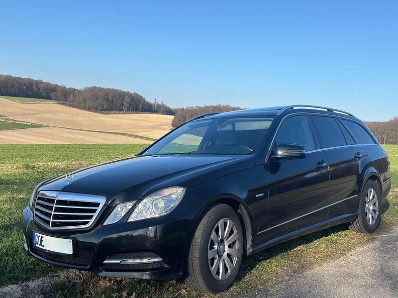 Gebraucht Mercedes E200 Avantgarde 136 PS (100 kW) 2011 Schwarz Kombi