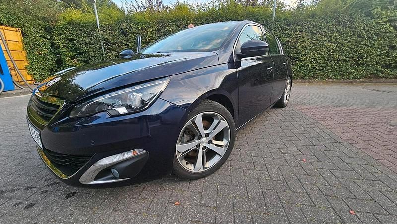 Blau Gebraucht 2014 Peugeot 308 Limousine | 3.900 € (Etwas zu teuer) - Bild 1/4