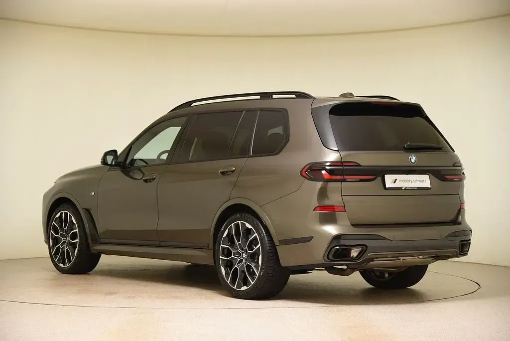 Gebraucht BMW X7 M Sport 352 PS (258 kW) 2025 Grün SUV