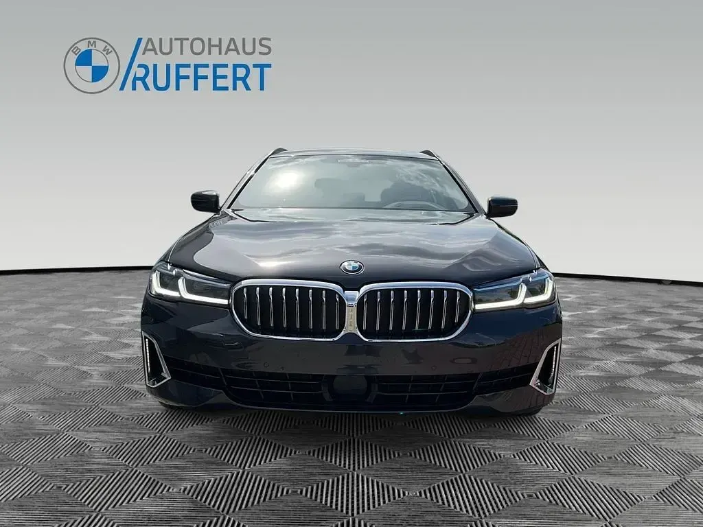 Gebraucht BMW 540 340 PS (250 kW) 2023 Sophistograu brillanteffekt Kombi