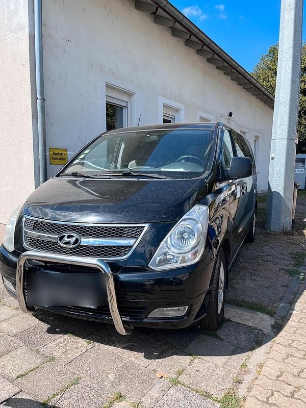 Schwarz Gebraucht 2011 Hyundai H-1 Van / Kleinbus | 7.899 € - Bild 1/4