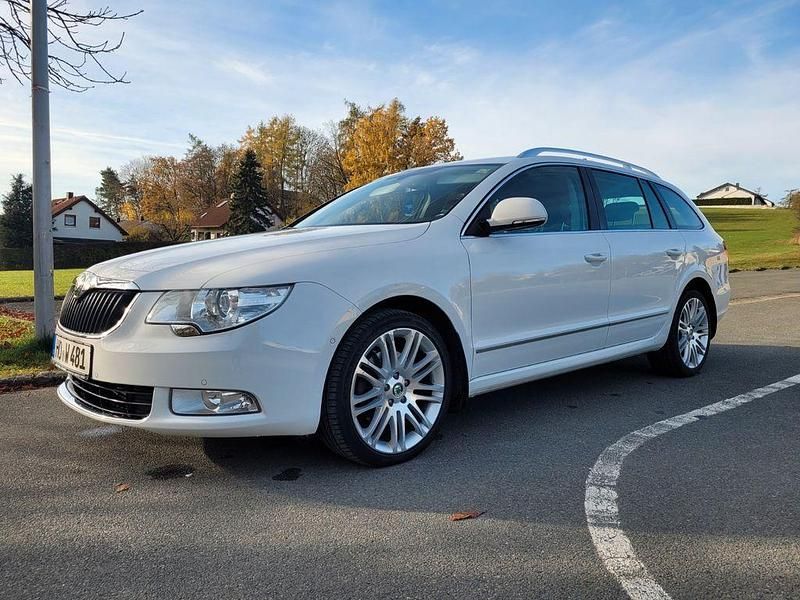 Gebraucht Skoda Superb Elegance 140 PS (102 kW) 2011 Weiß Kombi