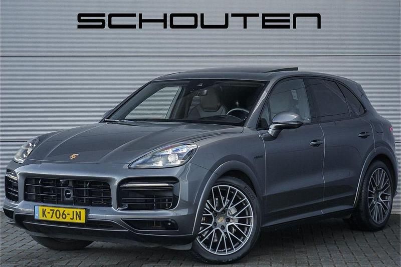 Grau Gebraucht 2021 Porsche Cayenne Sport SUV | 70.026 € (Superpreis) - Bild 1/3