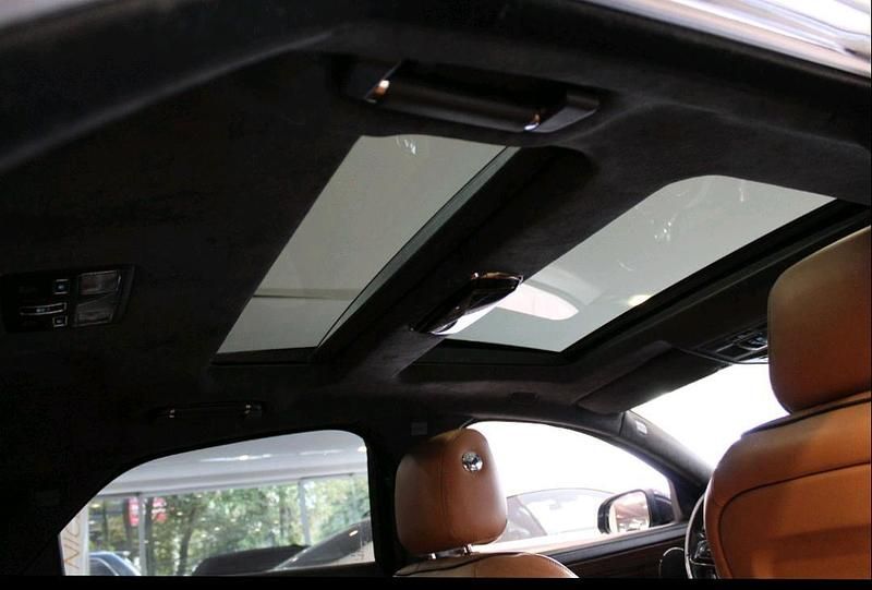 Second-hand Jaguar XJ 275 CP (202 kW) 2012 Negru Berlinǎ