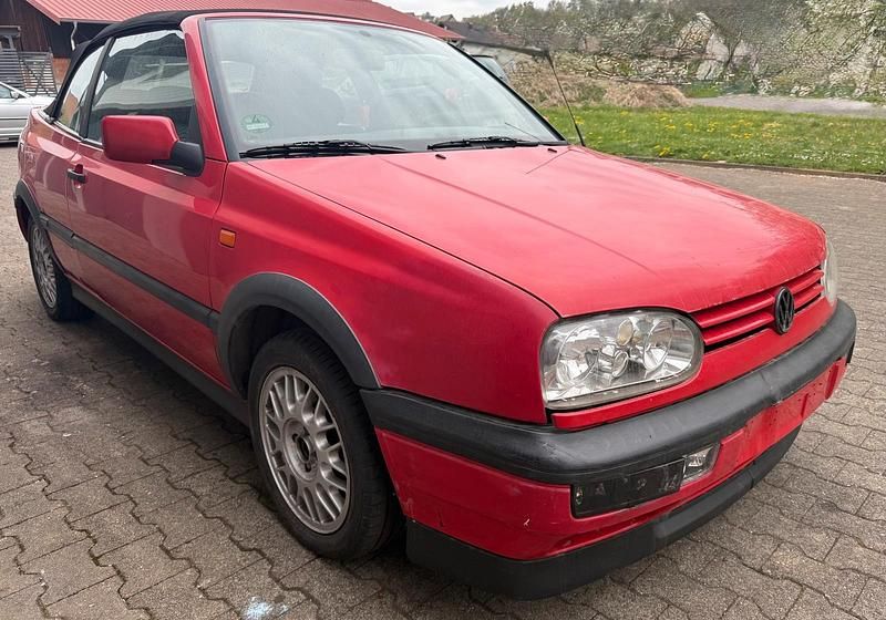 Second-hand VW Golf 90 CP (66 kW) 1994 Roșu Cabrio