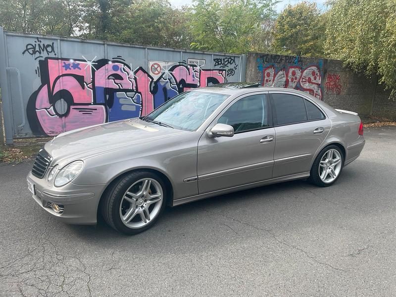 Gold Gebraucht 2006 Mercedes E63 AMG Avantgarde Limousine | 8.999 € - Bild 1/4