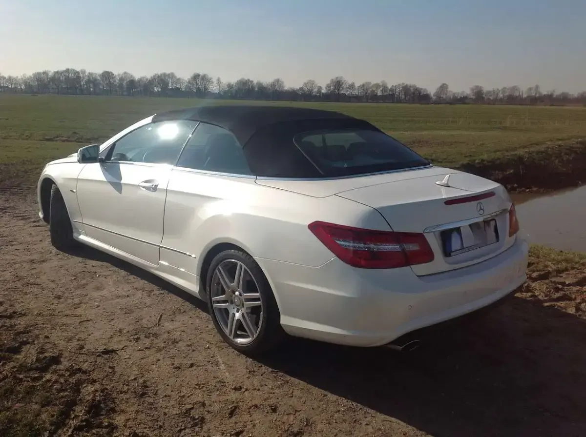 Gebraucht Mercedes E220 Elegance 170 PS (125 kW) 2012 Weiß Cabrio