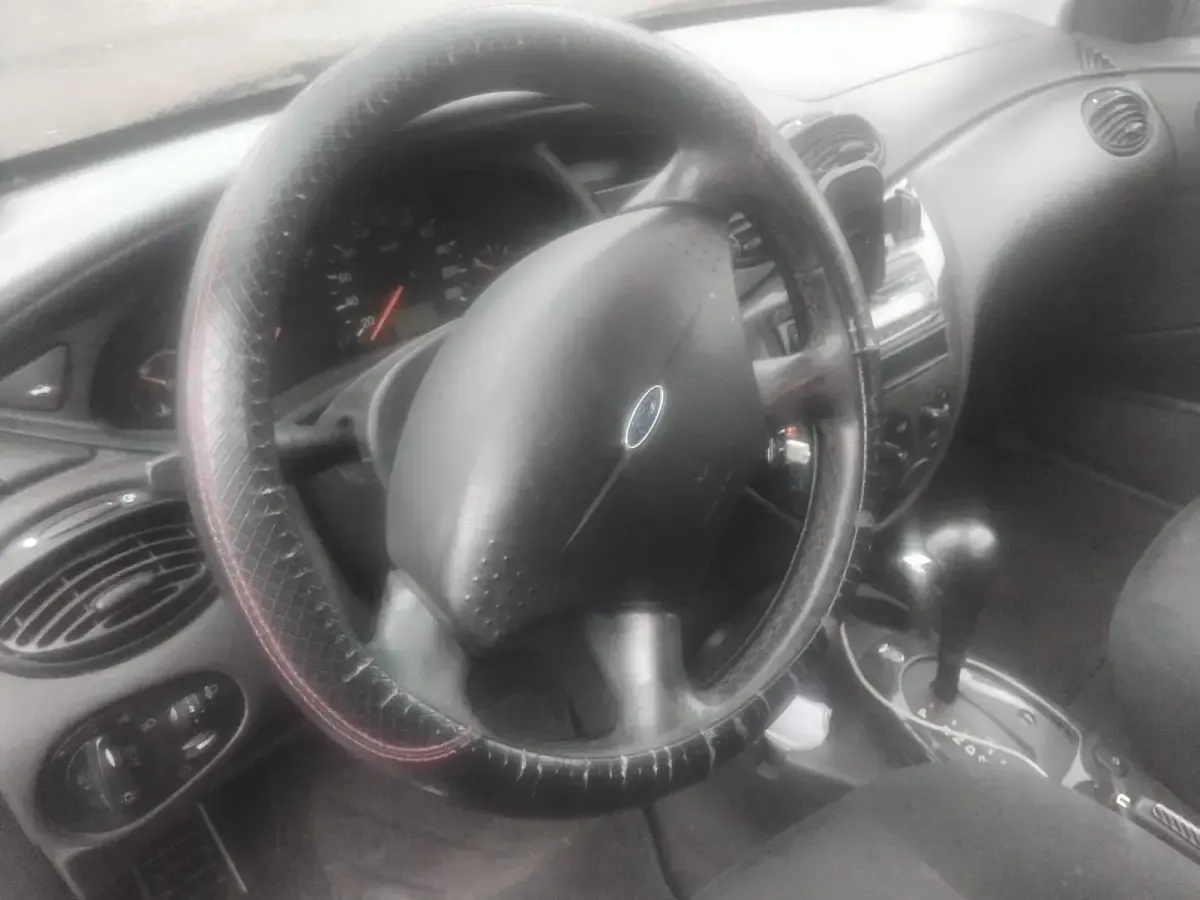 Usado Ford Focus 101 CV (74 kW) 2000 Plateado Familiar