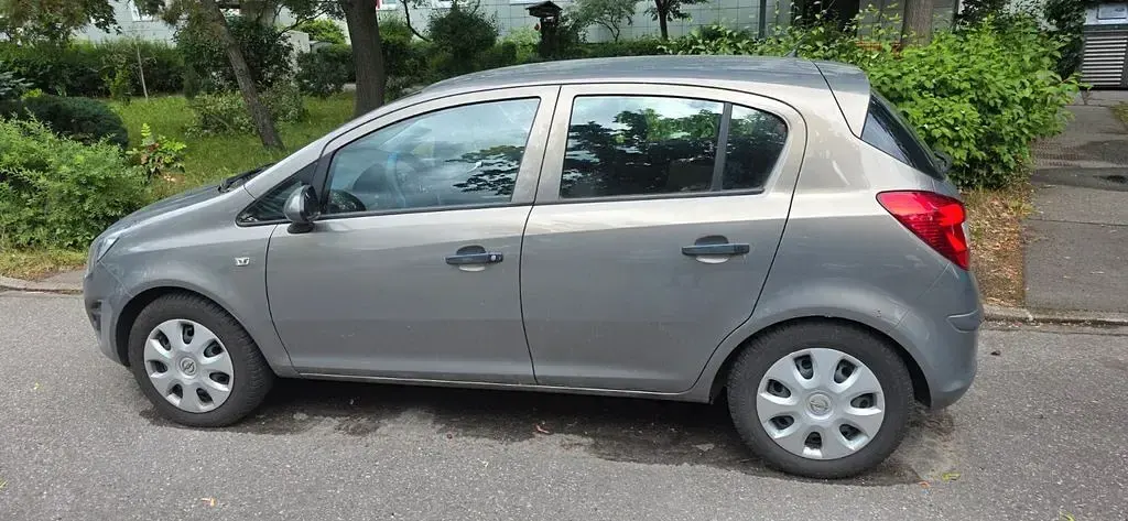 Gebraucht Opel Corsa Edition 69 PS (50 kW) 2014 Silber Kleinwagen
