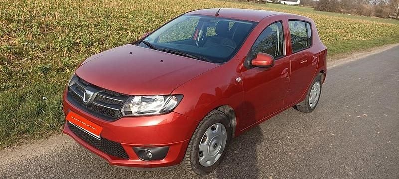Gebraucht Dacia Sandero 75 PS (55 kW) 2013 Rot Limousine