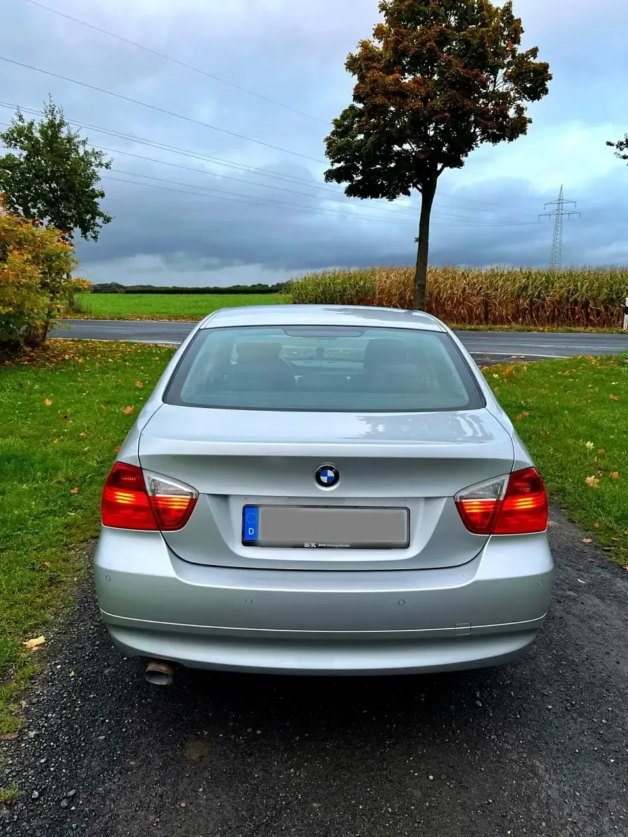 Gebraucht BMW 318 122 PS (89 kW) 2006 Grau Limousine