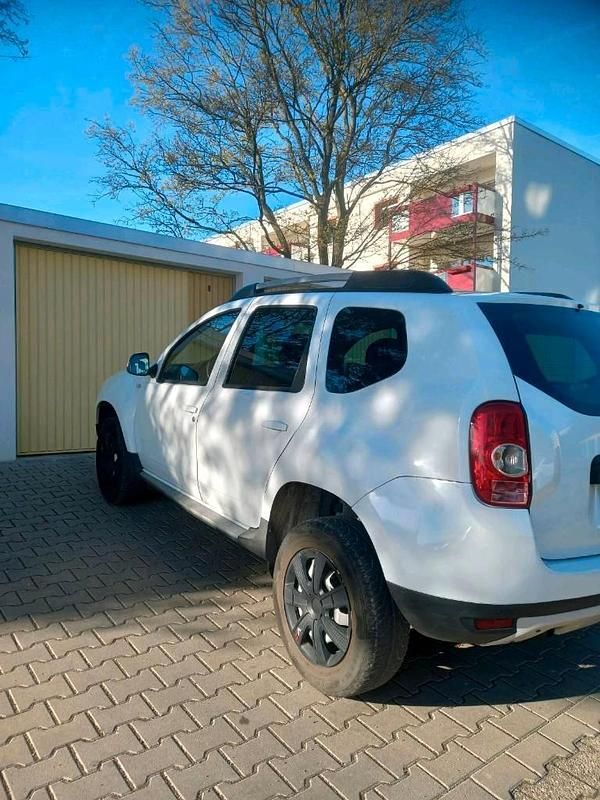 Second-hand Dacia Duster 105 CP (77 kW) 2012 Alb SUV