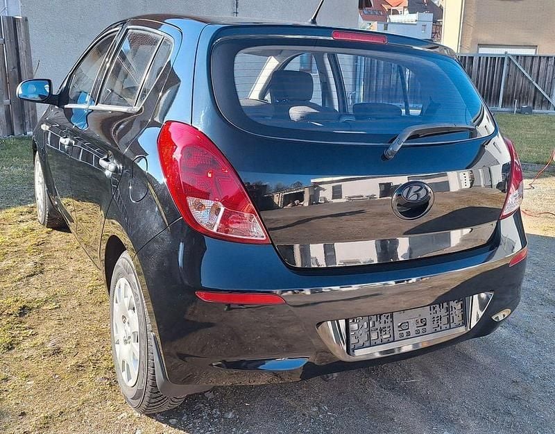 Gebraucht Hyundai i20 86 PS (63 kW) 2014 Schwarz Kleinwagen