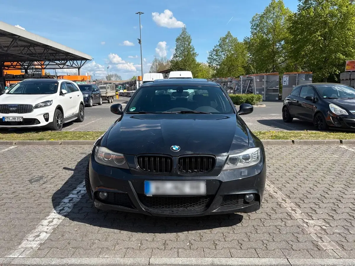 Gebraucht BMW 318 M Sport 143 PS (105 kW) 2011 Schwarz Limousine