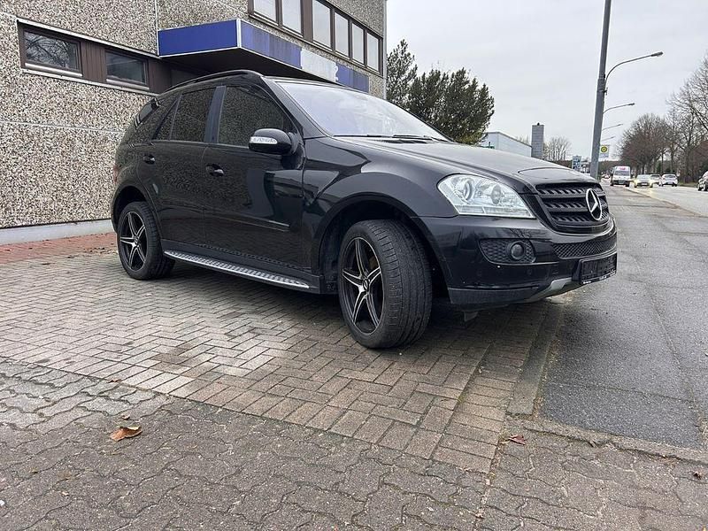 Gebraucht Mercedes ML320 224 PS (164 kW) 2007 Schwarz SUV