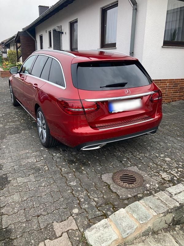Gebraucht Mercedes C200 184 PS (135 kW) 2020 Rot Kombi