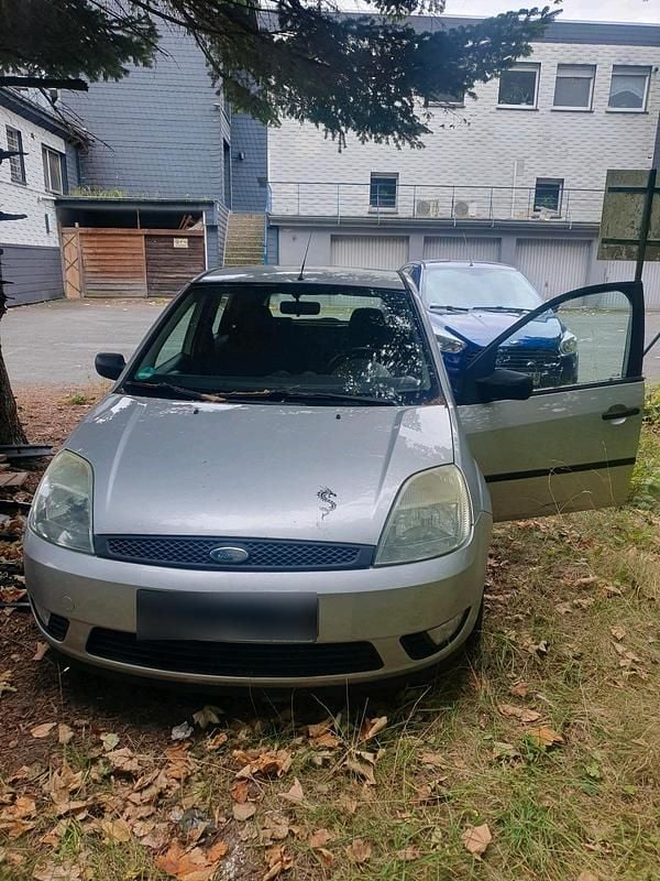 Gebraucht Ford Fiesta 60 PS (44 kW) 2004 Grau Kleinwagen