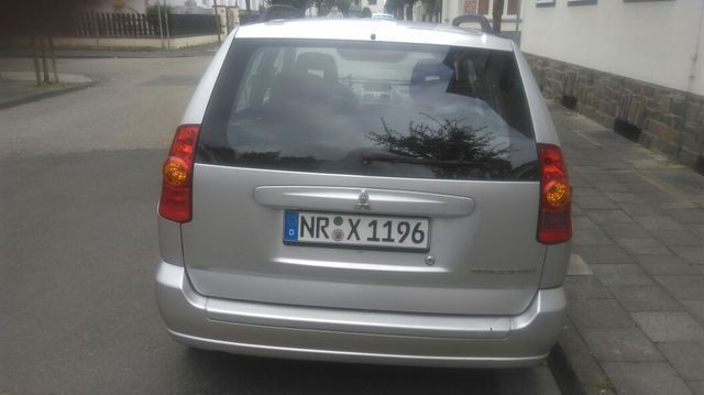 Gebraucht Mitsubishi Space Star 133 PS (97 kW) 2003 Silber Kombi