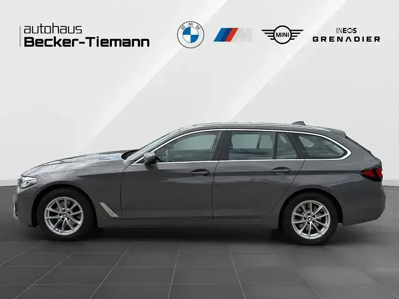 Gebraucht BMW 520 Efficient Dynamics 190 PS (139 kW) 2022 Berninagrau bernsteineffekt Kombi