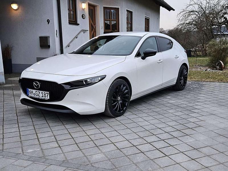 Weiß Gebraucht 2022 Mazda 3 Homura-Line Limousine | 22.000 € (Superpreis) - Bild 1/4