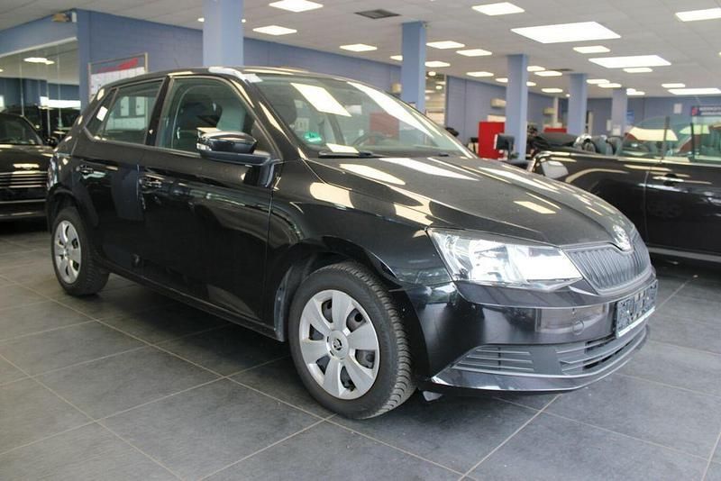 Schwarz Gebraucht 2016 Skoda Fabia Cool Edition Limousine | 8.980 € (Fairer Preis) - Bild 1/4