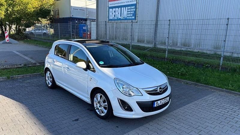 Usata Opel Corsa Color Edition 69 CV (50 kW) 2012 Bianco Utilitaria