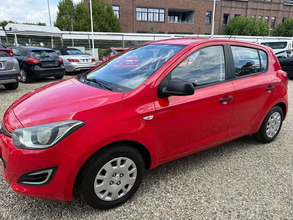 Gebraucht Hyundai i20 Edition 86 PS (63 kW) 2013 Rot Kleinwagen