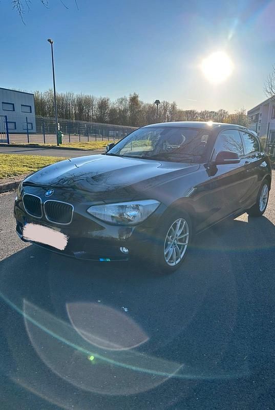 Gebraucht BMW 114 102 PS (75 kW) 2014 Schwarz Kleinwagen