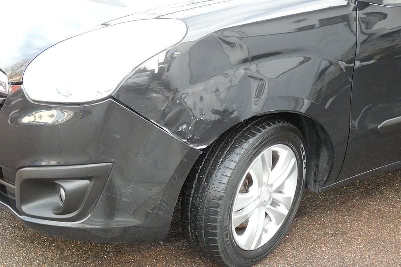 Gebraucht Opel Combo Edition 120 PS (88 kW) 2017 Schwarz Kombi