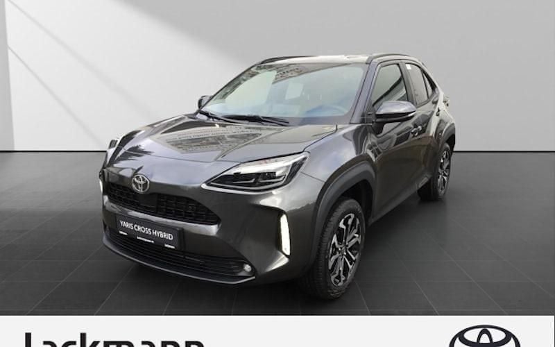 Grau Neu 2024 Toyota Yaris Cross Team SUV | 28.990 € (Guter Preis) - Bild 1/4