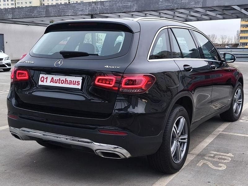 Gebraucht Mercedes GLC300e 306 PS (225 kW) 2022 Schwarz SUV