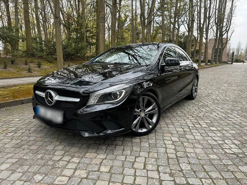 Gebraucht Mercedes CLA200 156 PS (114 kW) 2016 Schwarz Limousine