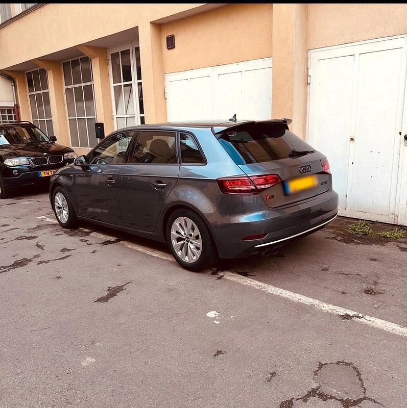 Gebraucht Audi A3 Sport 150 PS (110 kW) 2018 Grau Limousine