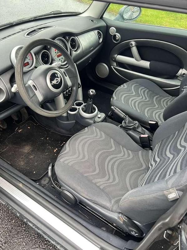 Gebraucht Mini ONE 90 PS (66 kW) 2003 Cosmosschwarz metallic Kleinwagen