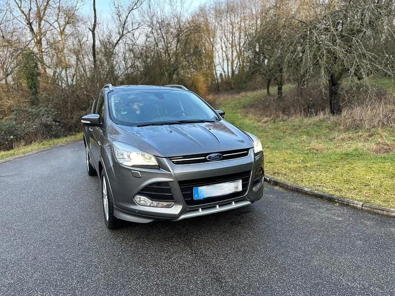 Grau Gebraucht 2014 Ford Kuga Titanium SUV | 10.490 € (Fairer Preis) - Bild 1/4
