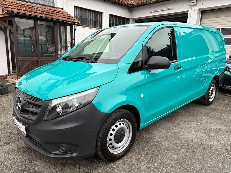 Grün Gebraucht 2020 Mercedes Vito Van / Kleinbus | 22.990 € - Bild 1/4