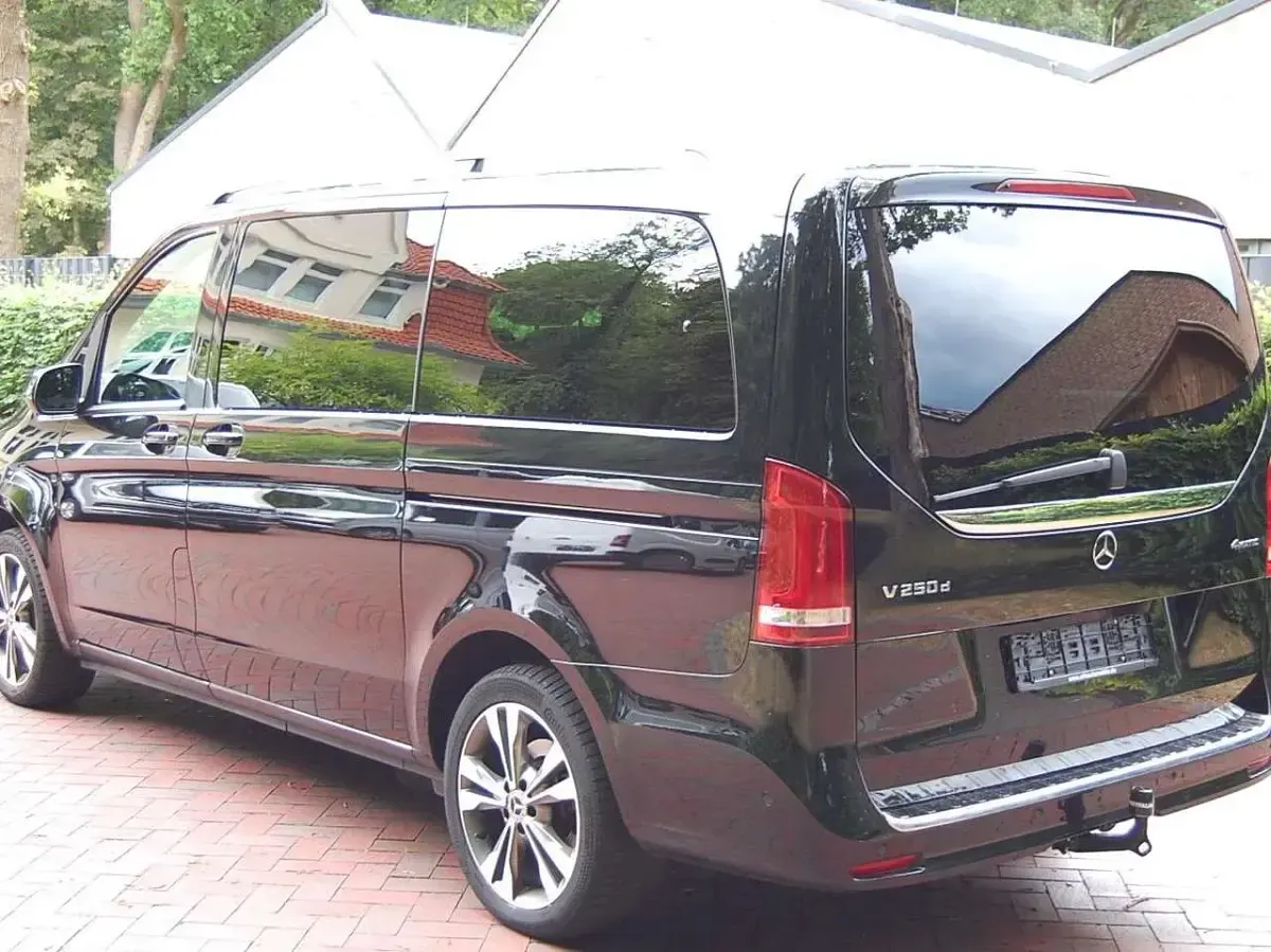 Gebraucht Mercedes V250 190 PS (139 kW) 2022 Obsidianschwarz metallic Van / Kleinbus