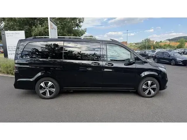 Gebraucht Mercedes V300 Style 237 PS (174 kW) 2025 Schwarz Van / Kleinbus