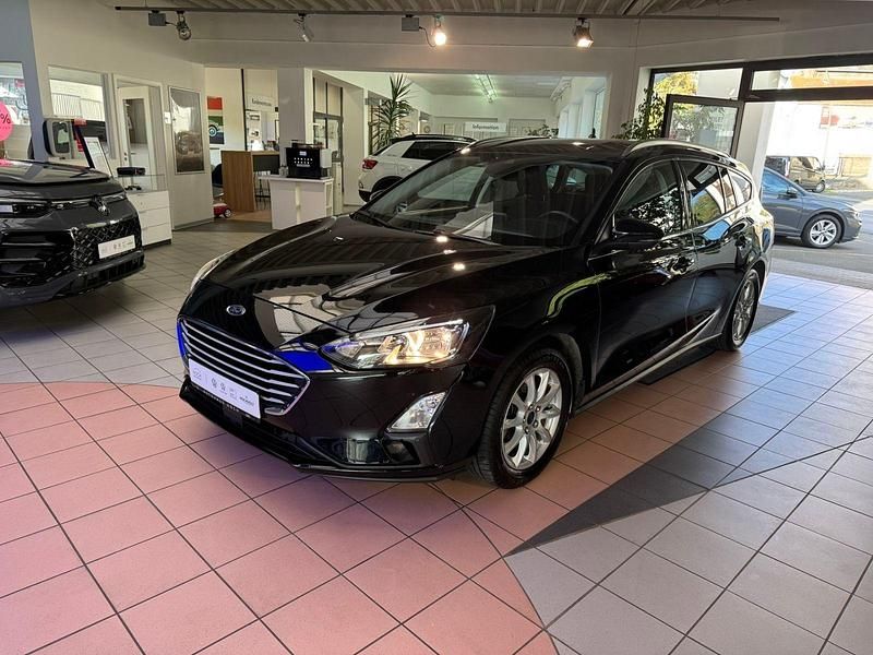 Używany Ford Focus Cool & Connect 101 KM (74 kW) 2019 Czarny Kombi