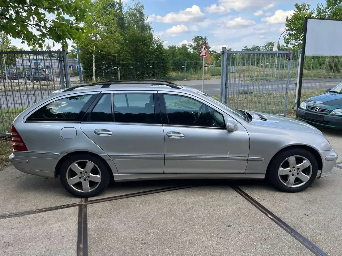 Gebraucht Mercedes C220 Elegance 150 PS (110 kW) 2004 Brillantsilber Kombi
