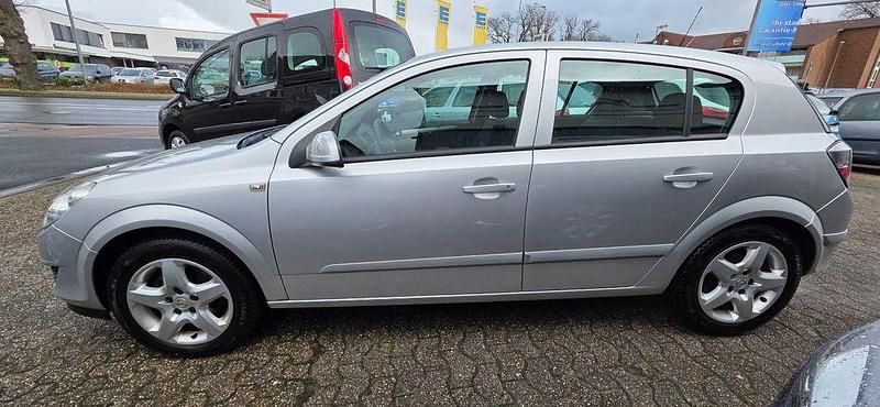 Gebraucht Opel Astra Edition 105 PS (77 kW) 2007 Silber Limousine